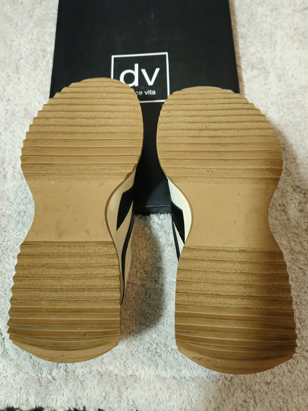 NIB DV Dolce Vita
Women's Bynx Lace-Up Jogger Sneakers - Picture 8 of 9